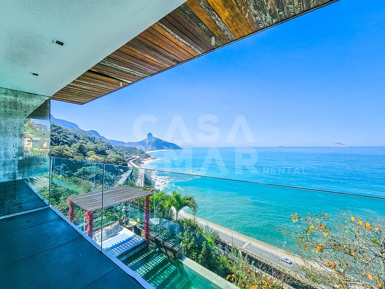 Beautiful house in Joá, with an incredible view of the sea i