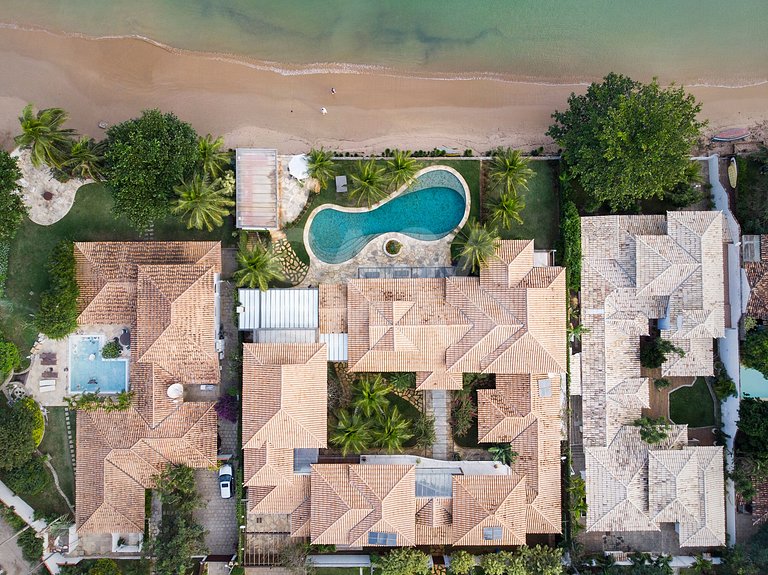 Beautiful Villa with nine large suites, standing on the sand