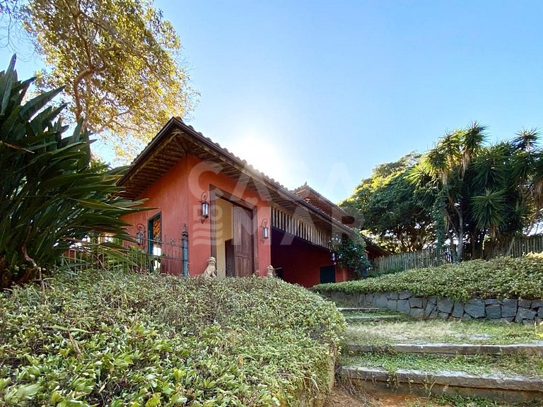 Espetacular casa composta de 4 suítes, localizada em Ponta d
