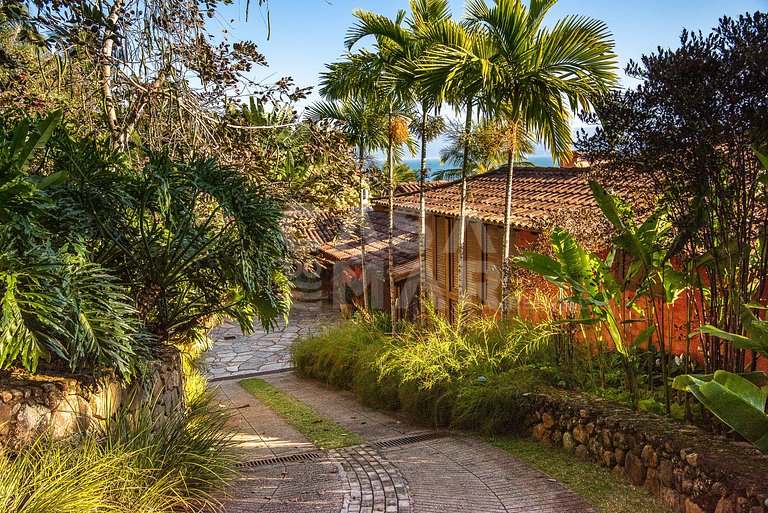 Linda casa em Ilhabella, com quatro suítes, e vista incrível
