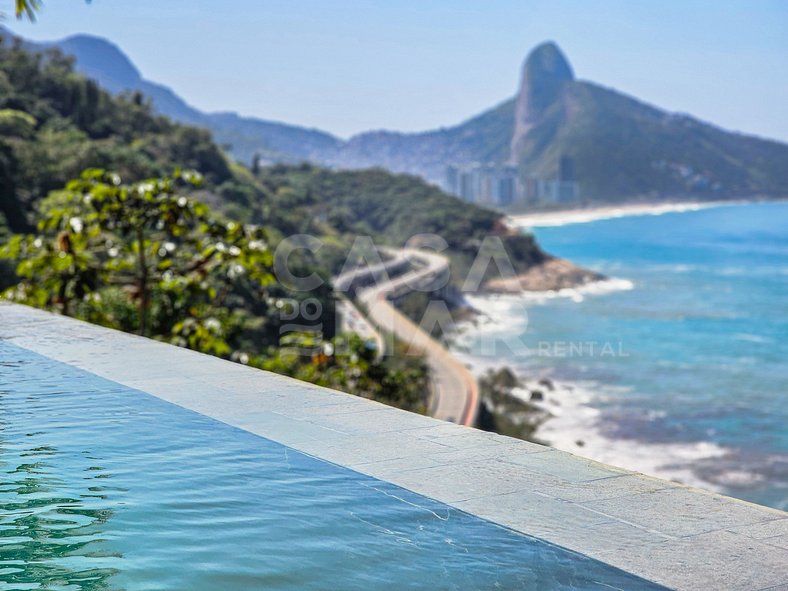 Linda casa no Joá, com vista incrível do mar do Rio